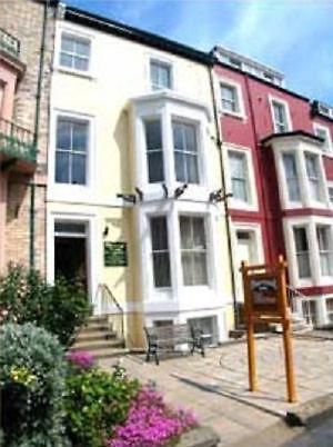 Pinewood House Hotel Уитби Екстериор снимка