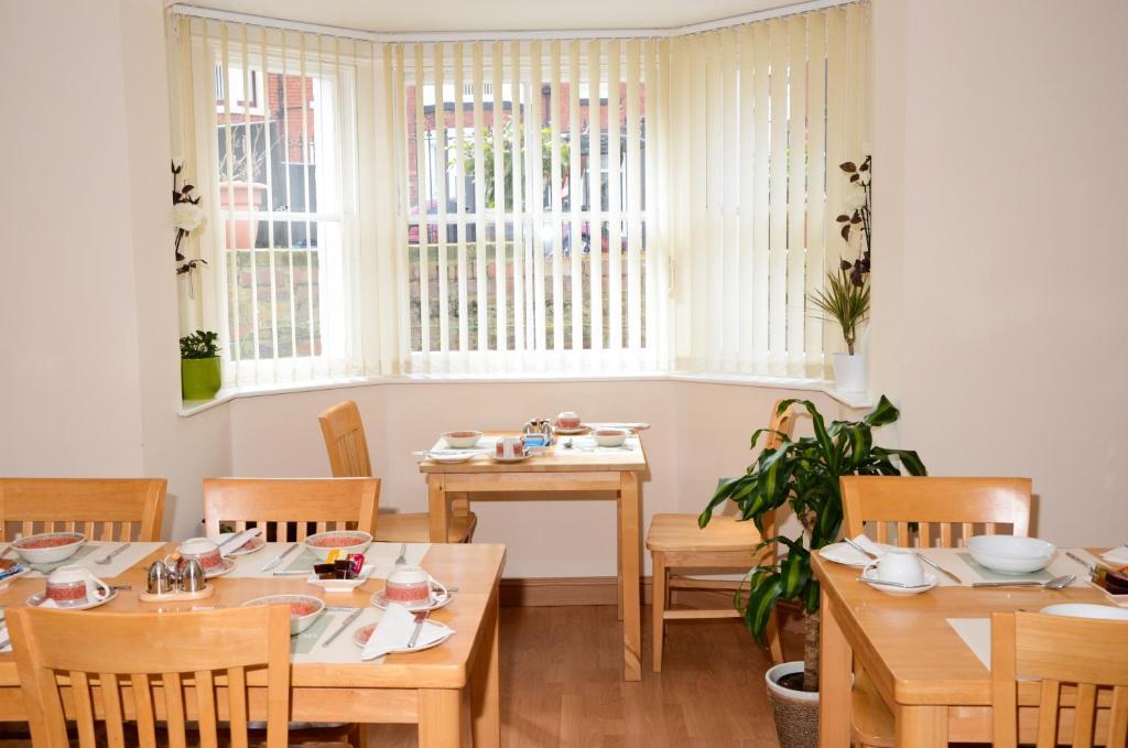 Pinewood House Hotel Уитби Екстериор снимка
