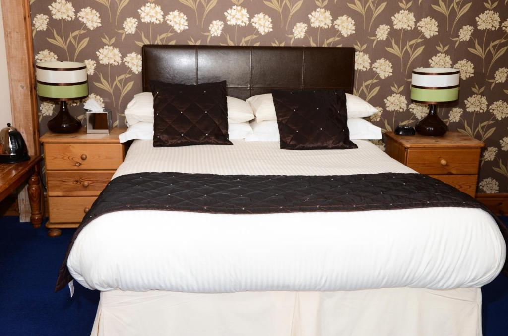 Pinewood House Hotel Уитби Екстериор снимка
