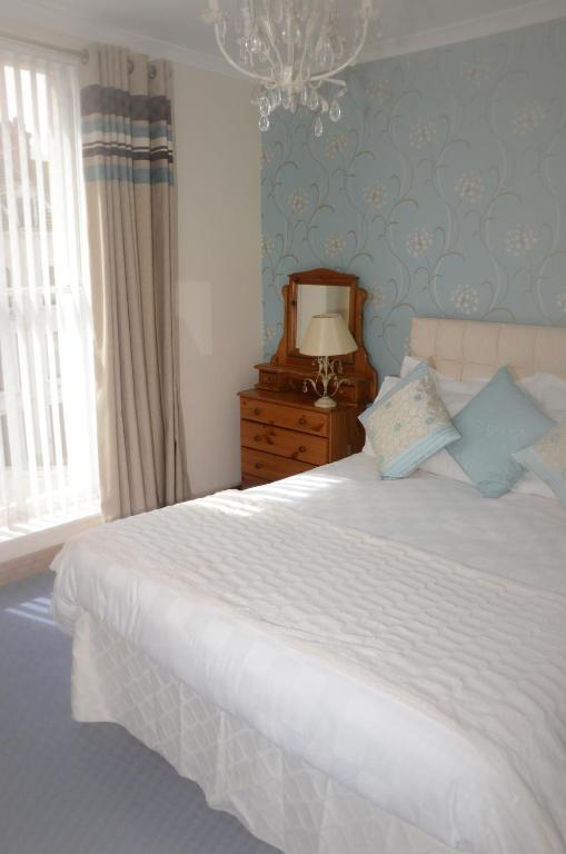 Pinewood House Hotel Уитби Екстериор снимка