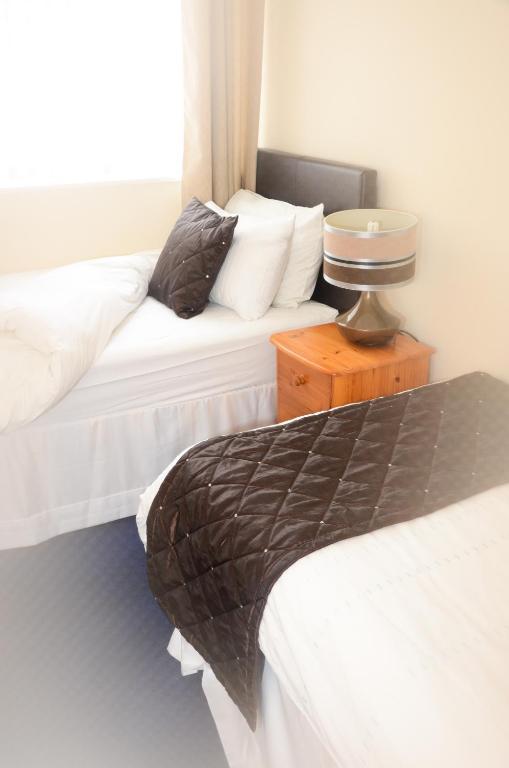 Pinewood House Hotel Уитби Екстериор снимка
