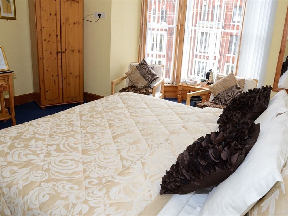 Pinewood House Hotel Уитби Екстериор снимка